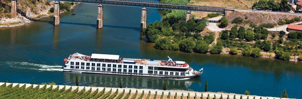 Nuestro barco el Douro Spirit navegando por el valle del Duero CRUCEROS DE LUJO RIO DUERO DOURO SPIRIT CRUCEROS FLUVIALES RIO DOURO RIVER CRUISES DOURO AZUL